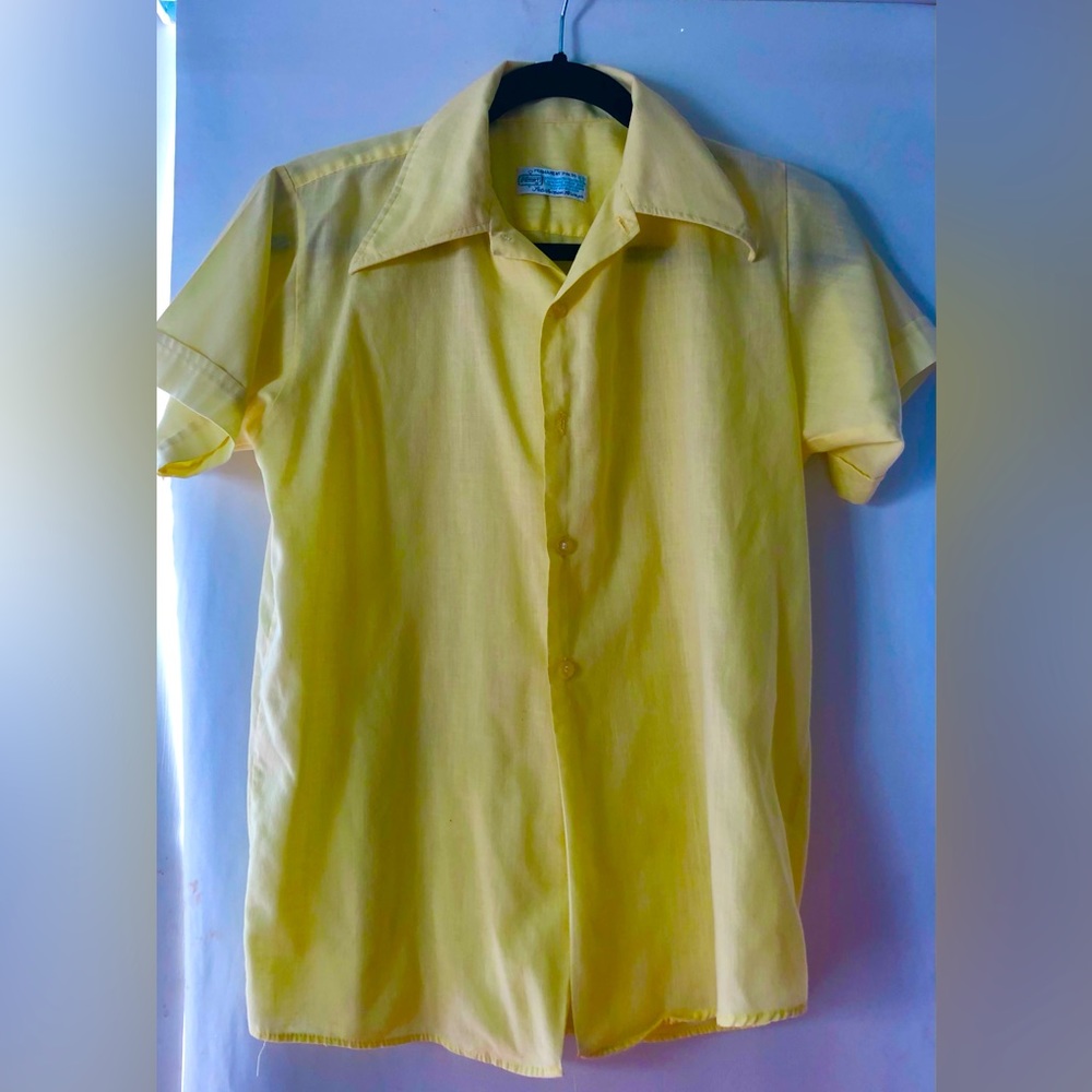 Youth size 18, Casual sht sleeve button down shirt.  Yellow. Vintage Kmart